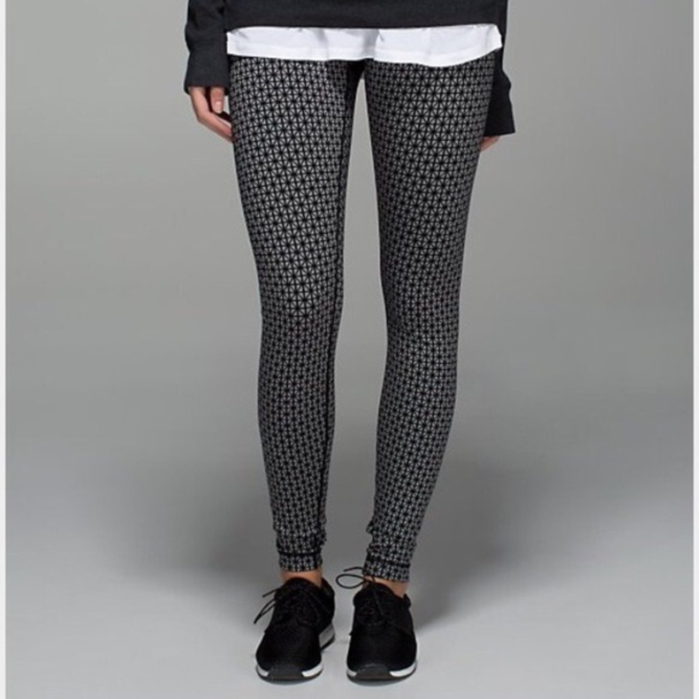 Rare Lululemon wunder under silver geo pattern size 4